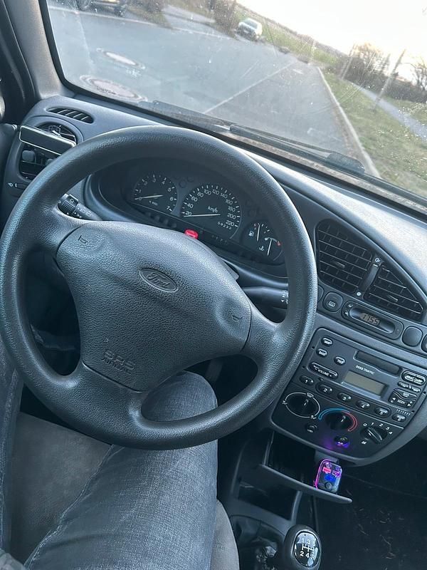 Gebraucht Ford Fiesta 75 PS (55 kW) 1999 Blau Kleinwagen