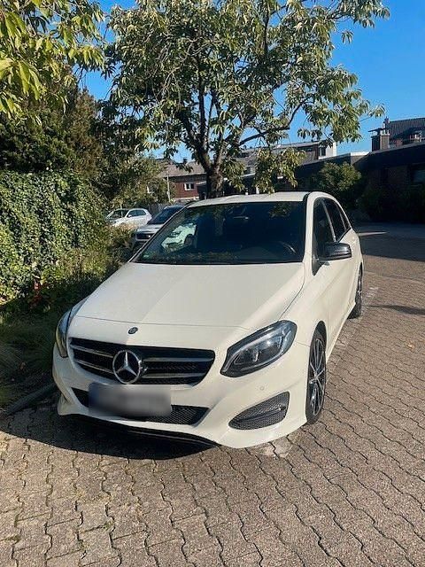 Gebraucht 2014 Mercedes B180 Urban Van / Kleinbus | 9.750 € (Fairer Preis) - Bild 1/4