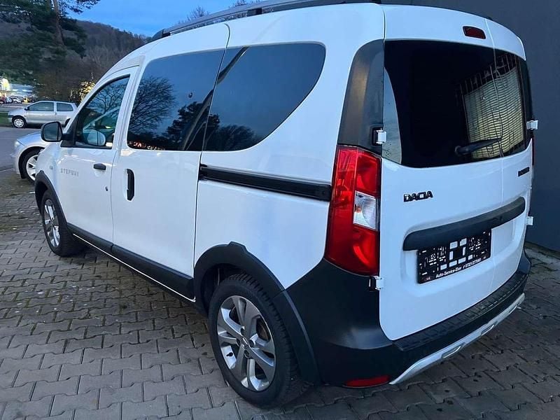 Gebraucht Dacia Dokker Stepway 116 PS (85 kW) 2016 Gletscherweiss Van / Kleinbus