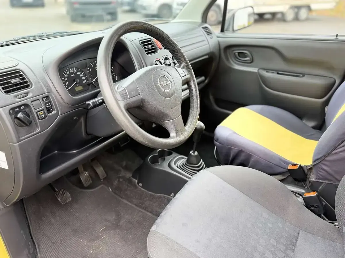Gebraucht Opel Agila Basis 60 PS (44 kW) 2003 Ananasgelb Van / Kleinbus