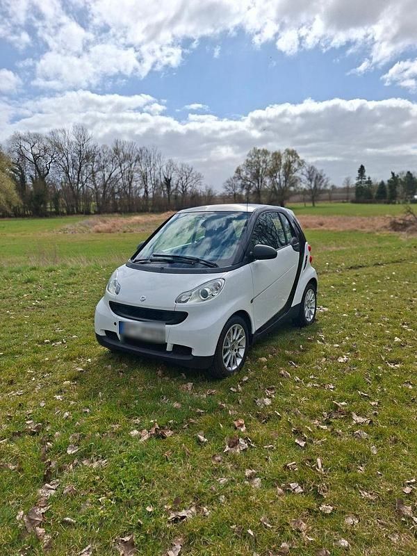 Gebraucht Smart ForTwo Coupé 61 PS (44 kW) 2011 Weiß Coupé