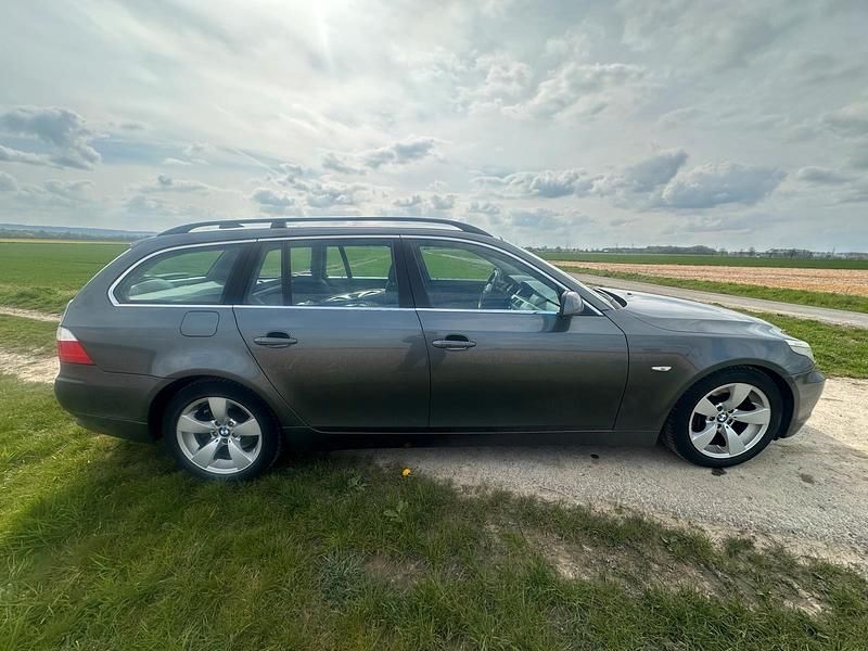 Gebraucht BMW 530 231 PS (169 kW) 2006 Grau Kombi