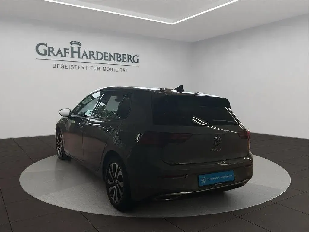 Gebraucht VW Golf VIII Active 150 PS (110 kW) 2022 Grau Limousine