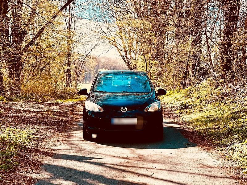 Second-hand Mazda 2 75 CP (55 kW) 2009 Negru Hatchback
