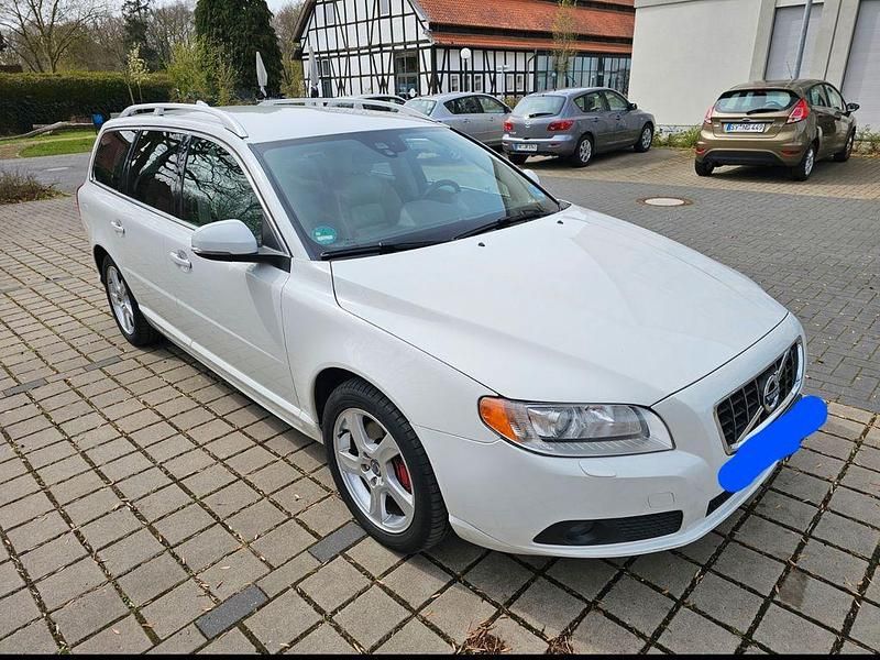 Gebraucht Volvo V70 Summum 231 PS (169 kW) 2012 Weiß Kombi