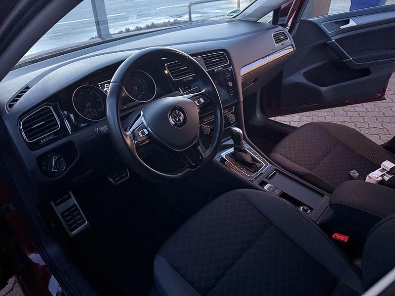 Gebraucht VW Golf VII 116 PS (85 kW) 2019 Rot Limousine