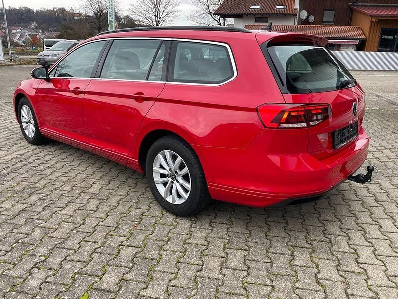 Gebraucht VW Passat Business 122 PS (89 kW) 2023 Rot Kombi