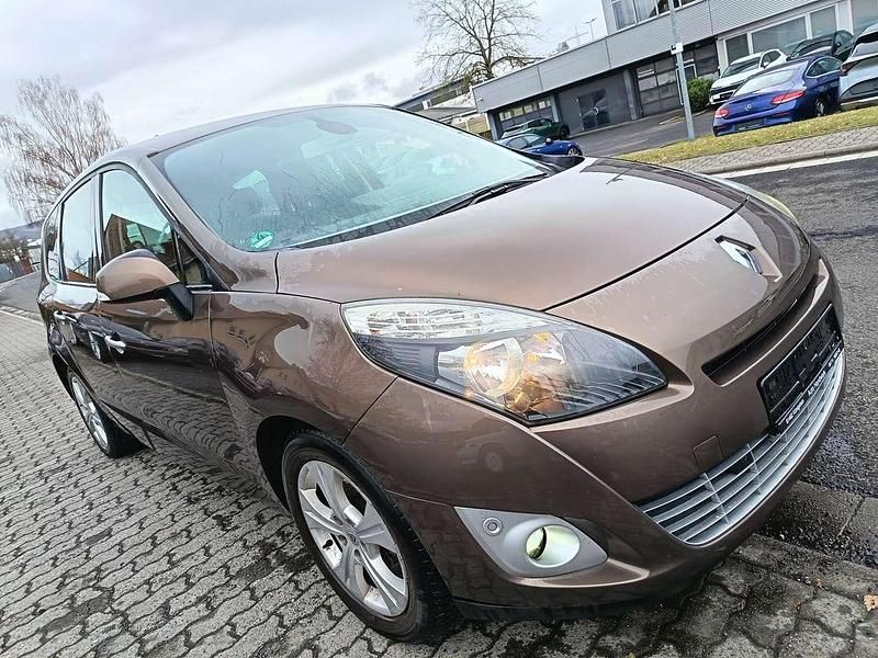 Gebraucht Renault Scénic III Dynamique 131 PS (96 kW) 2010 Mokkabraun Van / Kleinbus