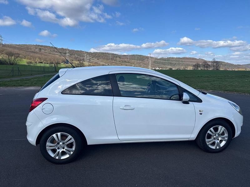 Gebraucht Opel Corsa 101 PS (74 kW) 2010 Weiß Kleinwagen