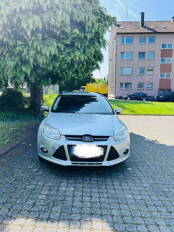 Gebraucht Ford Focus Trend 140 PS (102 kW) 2014 Limousine
