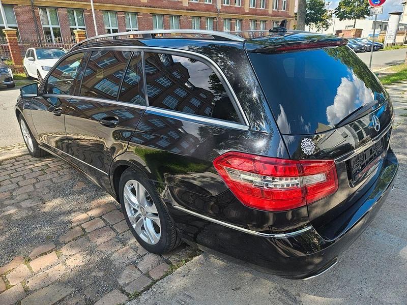 Gebraucht Mercedes E250 204 PS (150 kW) 2011 Schwarz Kombi
