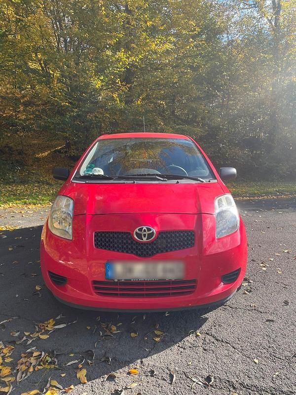 Rot Gebraucht 2007 Toyota Yaris Kleinwagen | 1.200 € (Guter Preis) - Bild 1/4