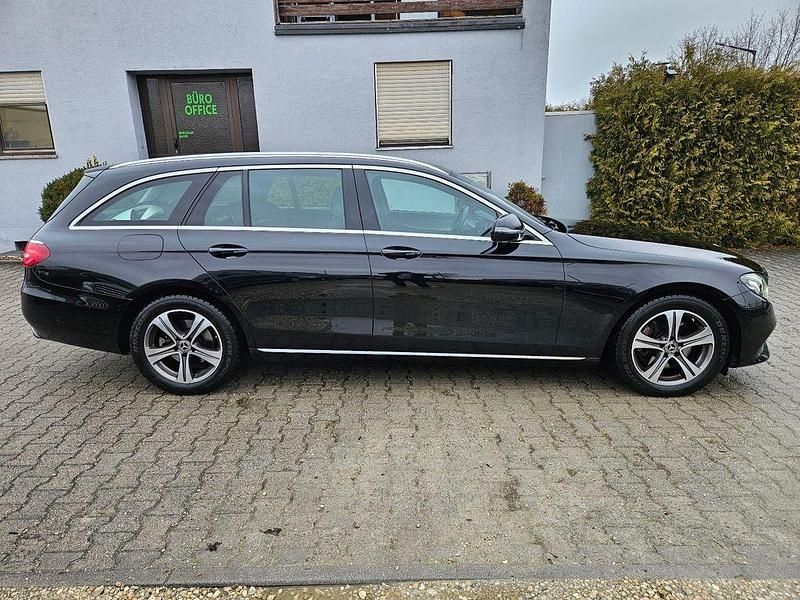 Gebraucht Mercedes E220 194 PS (142 kW) 2018 Schwarz Kombi