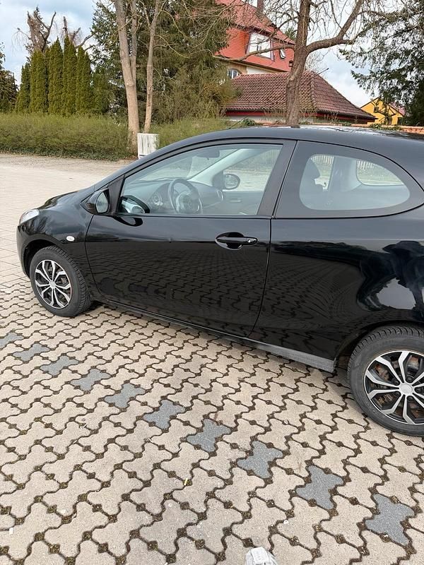 Second-hand Mazda 2 75 CP (55 kW) 2010 Negru Hatchback