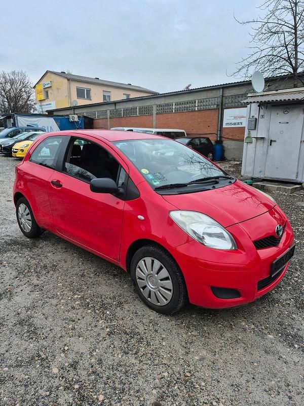 Gebraucht Toyota Yaris 69 PS (50 kW) 2009 Rot Kleinwagen