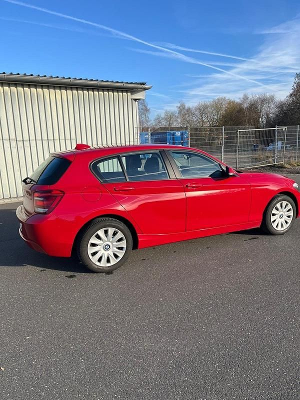 Gebraucht BMW 114 102 PS (75 kW) 2014 Rot Kleinwagen