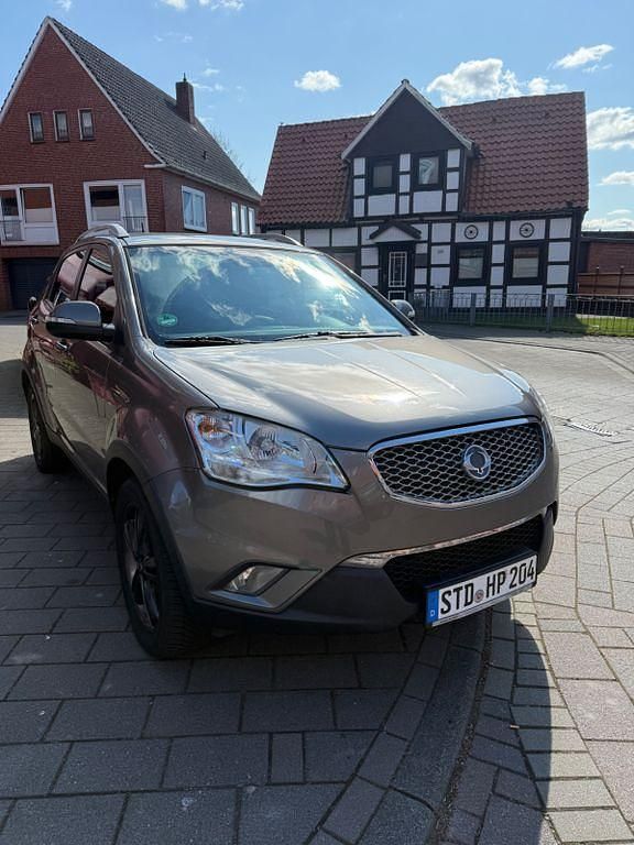 Grau Gebraucht 2012 Ssangyong Korando Sapphire SUV | 4.900 € (Etwas zu teuer) - Bild 1/4
