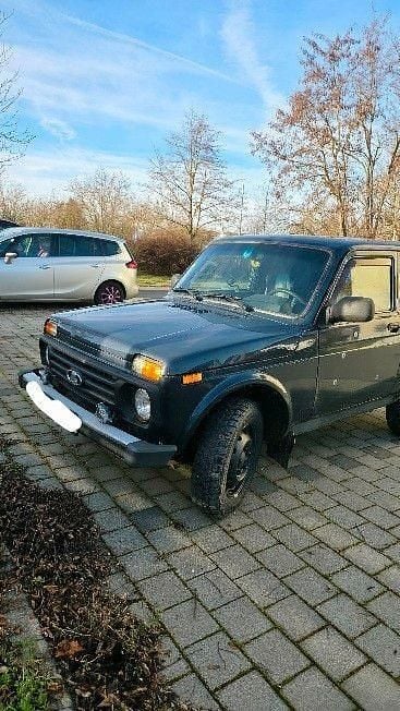 Grün Gebraucht 2017 Lada niva SUV | 6.500 € (Fairer Preis) - Bild 1/4