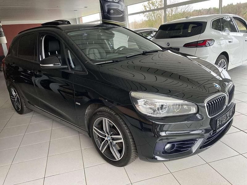Gebraucht BMW 220 Sport Line 190 PS (139 kW) 2017 Saphirschwarz Van / Kleinbus