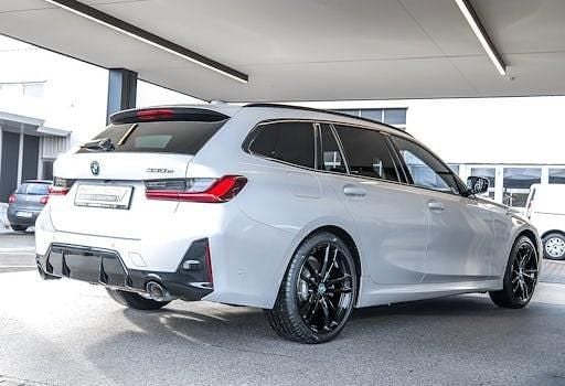 Gebraucht BMW 330e Shadowline 292 PS (214 kW) 2024 Weiß Kombi