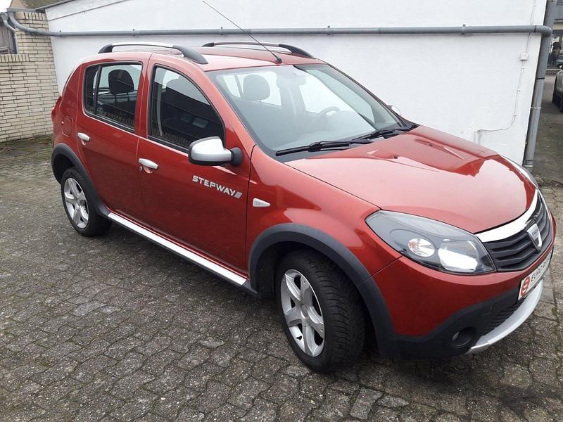 Braun Gebraucht 2011 Dacia Sandero Stepway SUV | 5.250 € (Teuer) - Bild 1/4