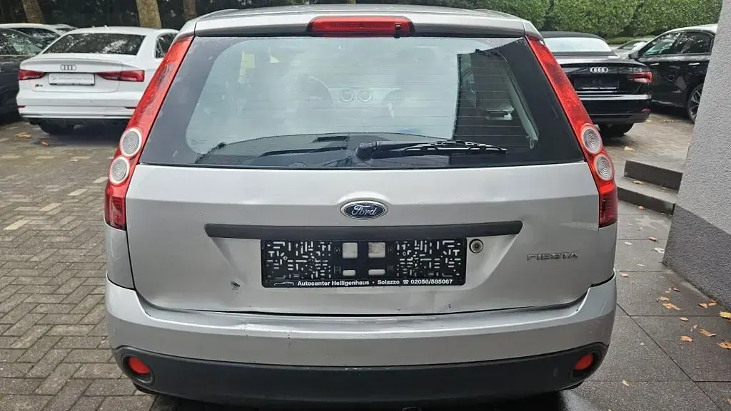 Gebraucht Ford Fiesta 60 PS (44 kW) 2005 Silber Kleinwagen