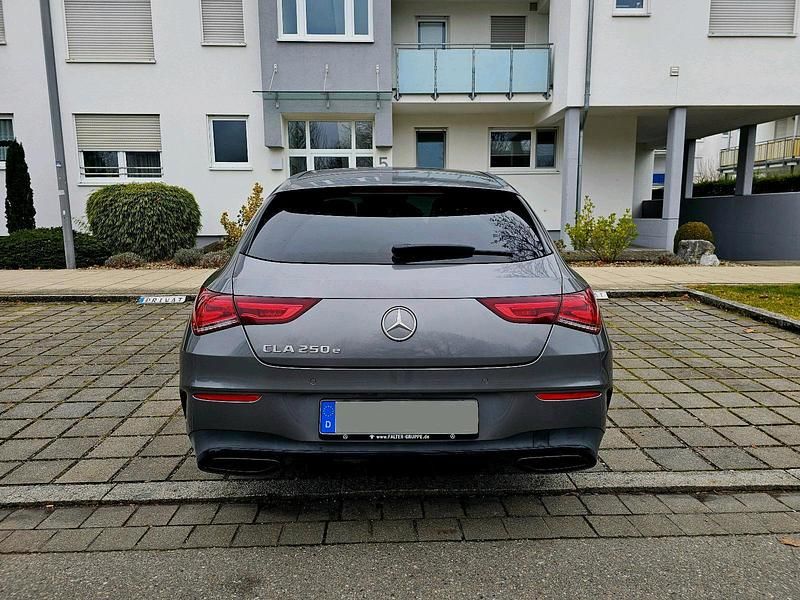 Gebraucht Mercedes CLA250 Shooting Brake AMG 218 PS (160 kW) 2021 Grau Kombi