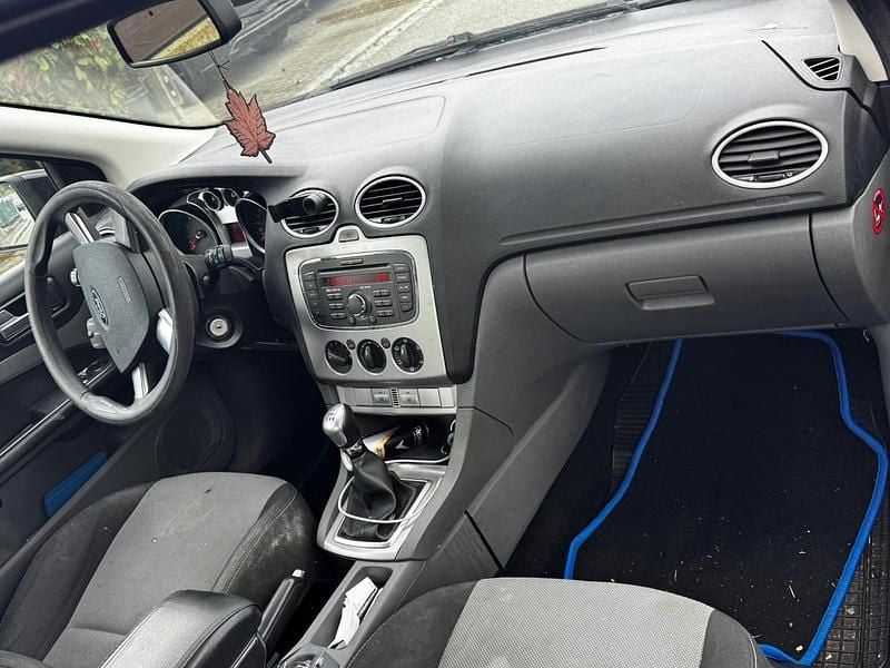 Gebraucht Ford Focus 80 PS (58 kW) 2010 Schwarz Coupé