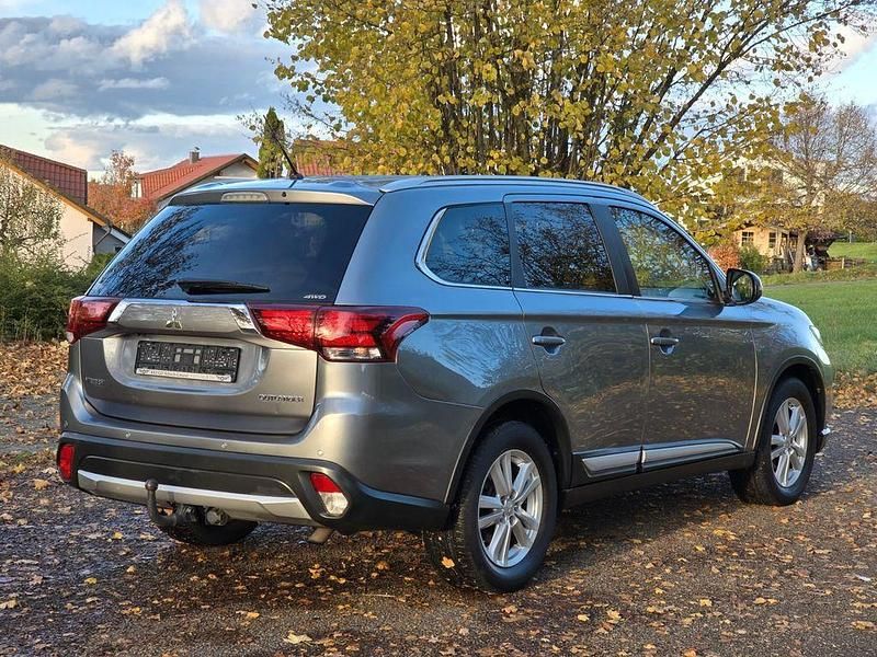 Gebraucht Mitsubishi Outlander Top 150 PS (110 kW) 2015 Grau SUV