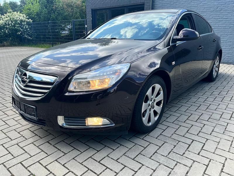 Braun Gebraucht 2012 Opel Insignia Limousine | 2.199 € (Superpreis) - Bild 1/4