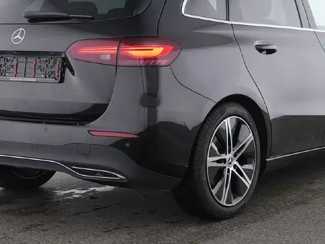 Gebraucht Mercedes B200 Progressive 163 PS (119 kW) 2025 Schwarz Kleinwagen