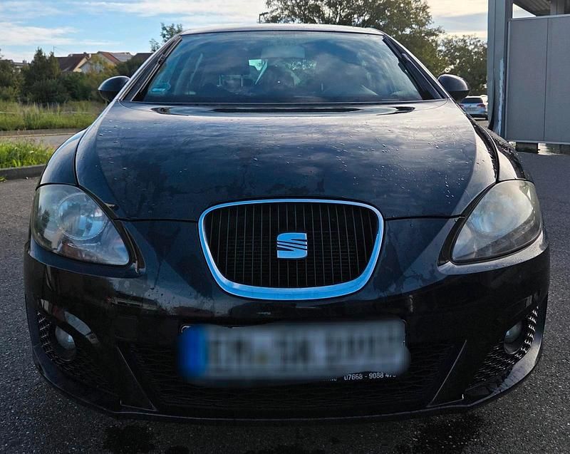Schwarz Gebraucht 2010 Seat Leon Kleinwagen | 1.500 € - Bild 1/4