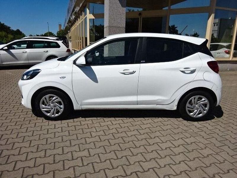 Gebraucht Hyundai i10 Select 67 PS (49 kW) 2021 Weiß Kleinwagen