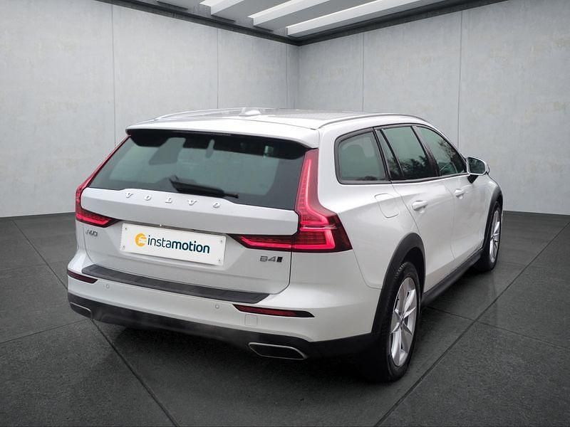 Gebraucht Volvo V60 CC 197 PS (144 kW) 2021 Weiß Kombi