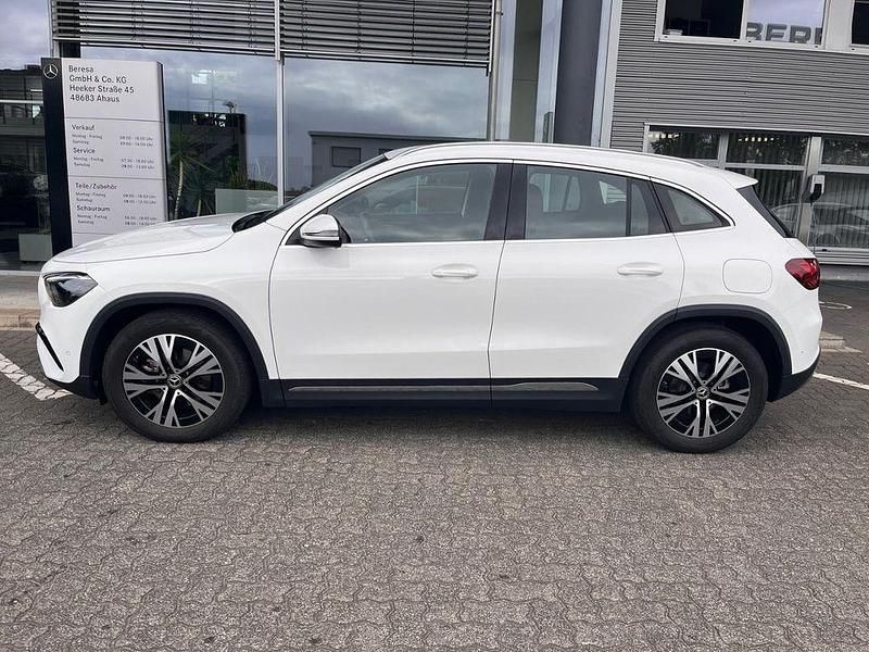 Gebraucht Mercedes GLA180 Progressive 136 PS (100 kW) 2024 Weiß SUV