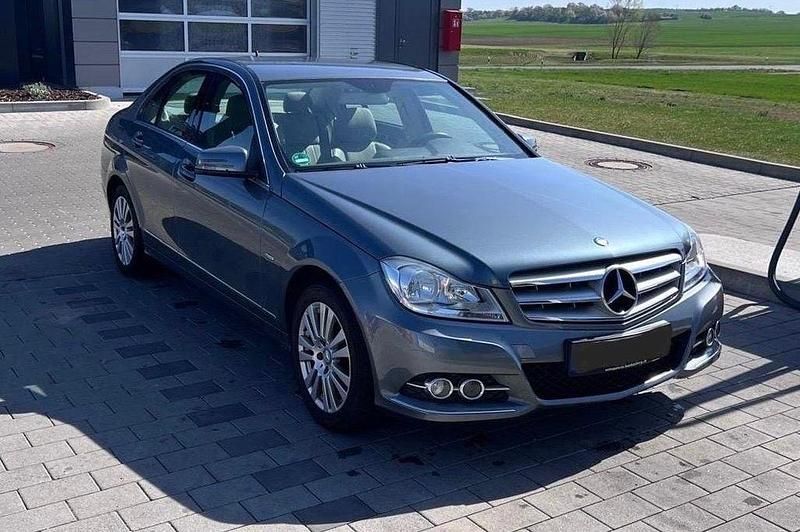 Grau Gebraucht 2012 Mercedes C250 Elegance Limousine | 11.300 € (Fairer Preis) - Bild 1/4