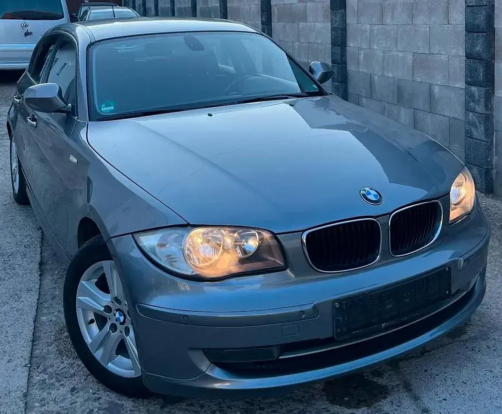 Gebraucht BMW 116 122 PS (89 kW) 2011 Grau Kleinwagen