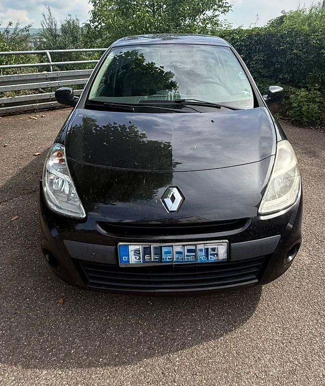 Schwarz Gebraucht 2011 Renault Clio II Expression Kleinwagen | 2.500 € (Etwas zu teuer) - Bild 1/4