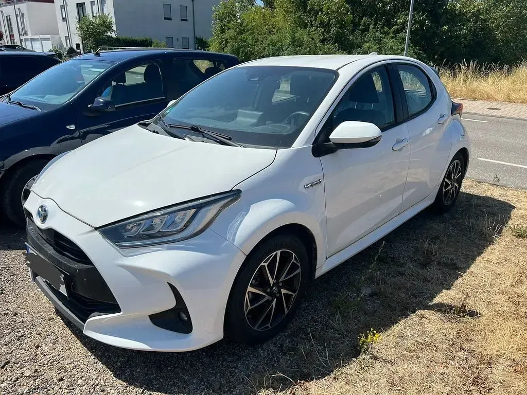 Gebraucht Toyota Yaris Club 116 PS (85 kW) 2020 Weiß Limousine