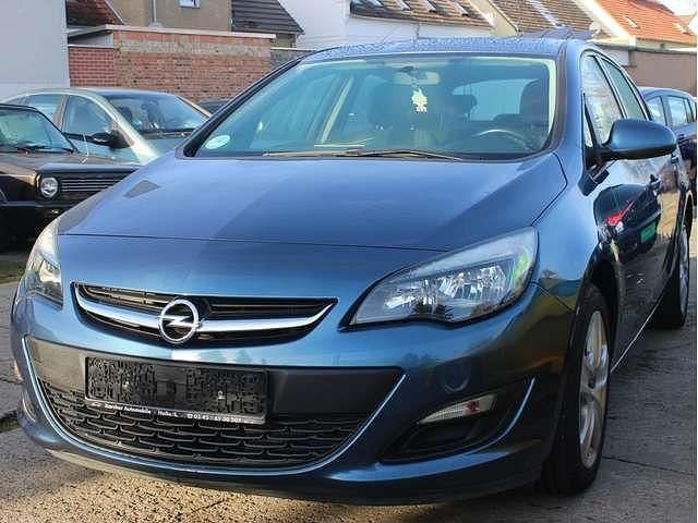 Gebraucht Opel Astra Edition 120 PS (88 kW) 2014 Kleinwagen