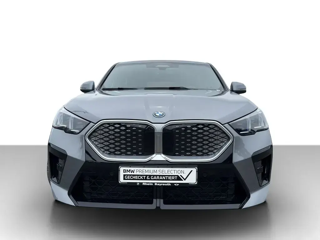 Gebraucht BMW iX2 M Sport 225 kW (306 PS) 2025 Grau SUV