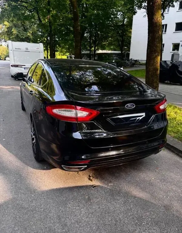 Gebraucht Ford Mondeo Titanium 209 PS (153 kW) 2018 Schwarz Limousine
