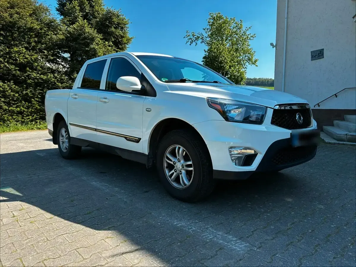 Gebraucht SsangYong Actyon 155 PS (114 kW) 2015 Weiß Pickup