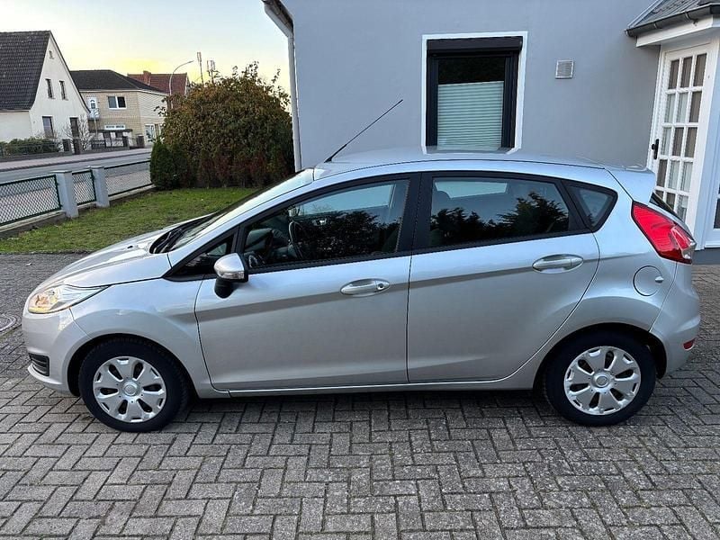 Gebraucht Ford Fiesta Trend 95 PS (69 kW) 2015 Silber Kleinwagen