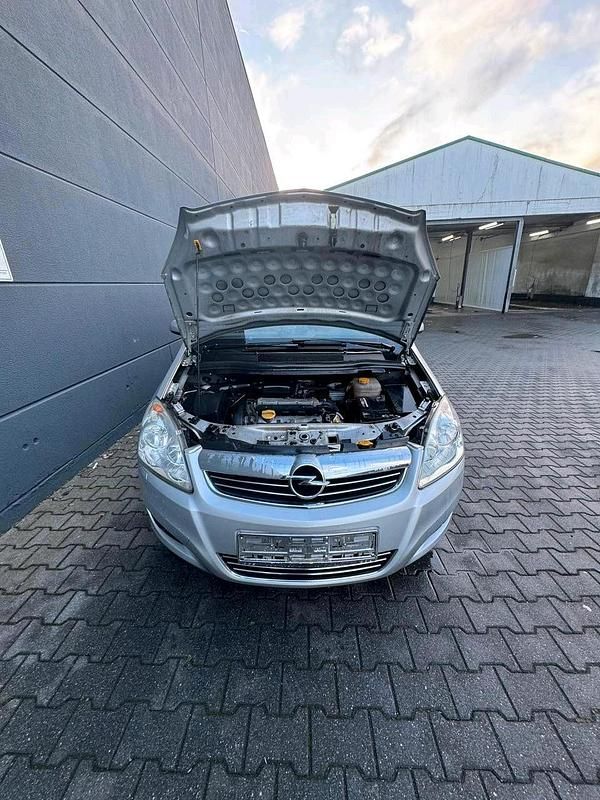 Gebraucht Opel Zafira 94 PS (69 kW) 2008 Silber Van / Kleinbus