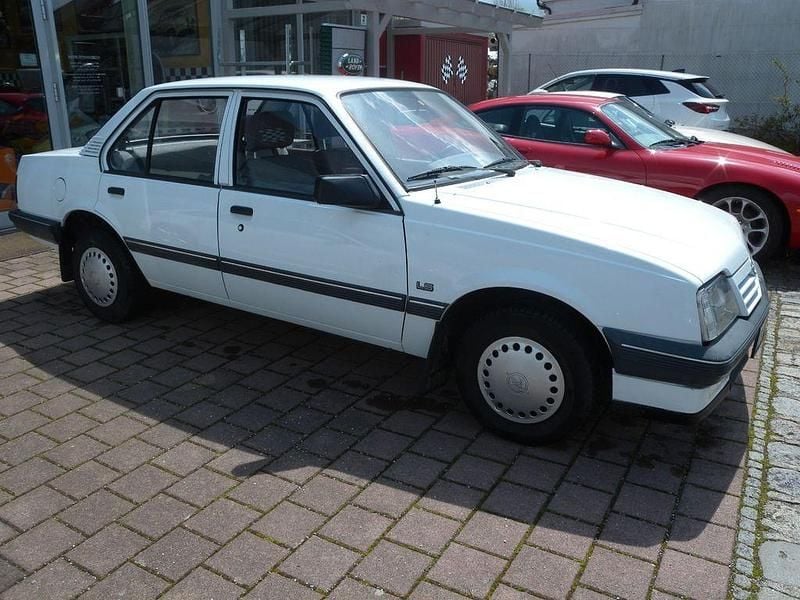 Gebraucht Opel Ascona 75 PS (55 kW) 1989 Weiß Limousine