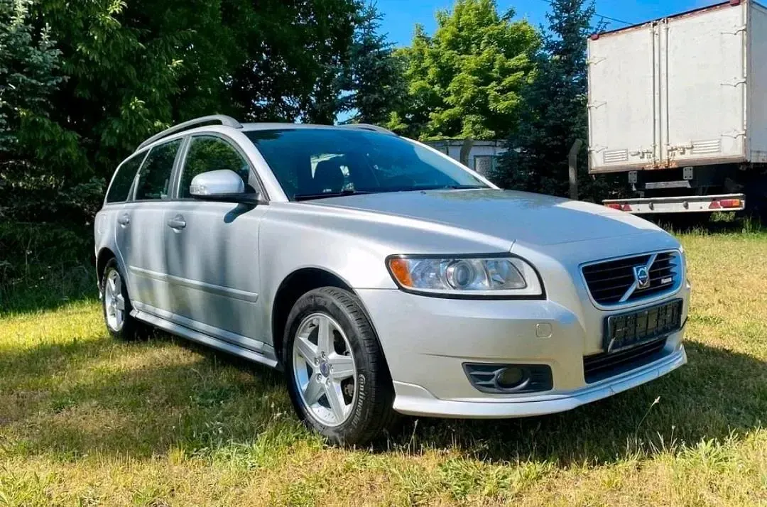 Gebraucht Volvo V50 R-Design 109 PS (80 kW) 2010 Silber Kombi