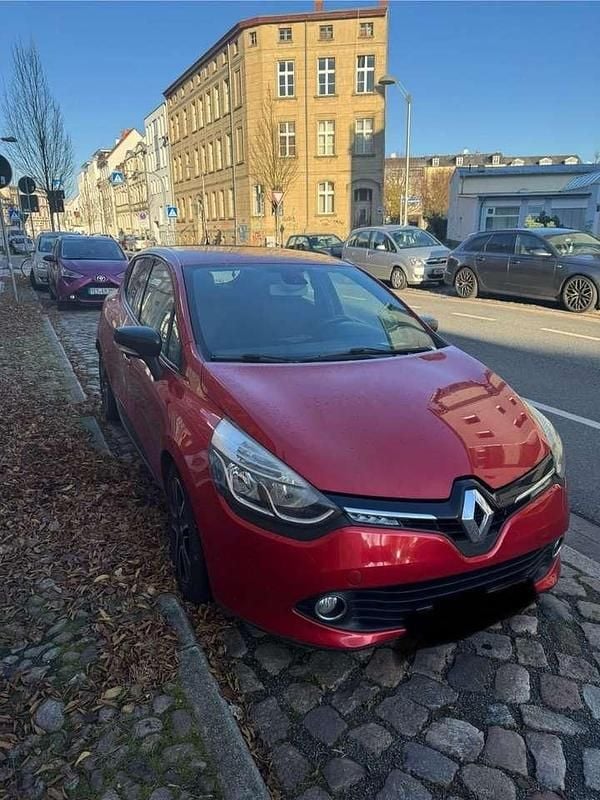 Rot Gebraucht 2014 Renault Clio IV Dynamique Limousine | 3.600 € (Superpreis) - Bild 1/4