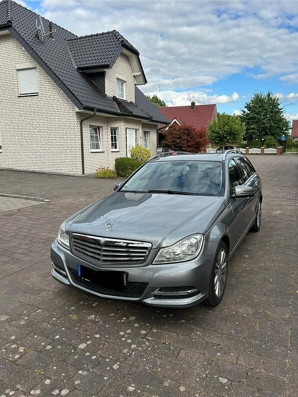 Grau Gebraucht 2013 Mercedes C200 Elegance Kombi | 9.900 € (Etwas zu teuer) - Bild 1/4