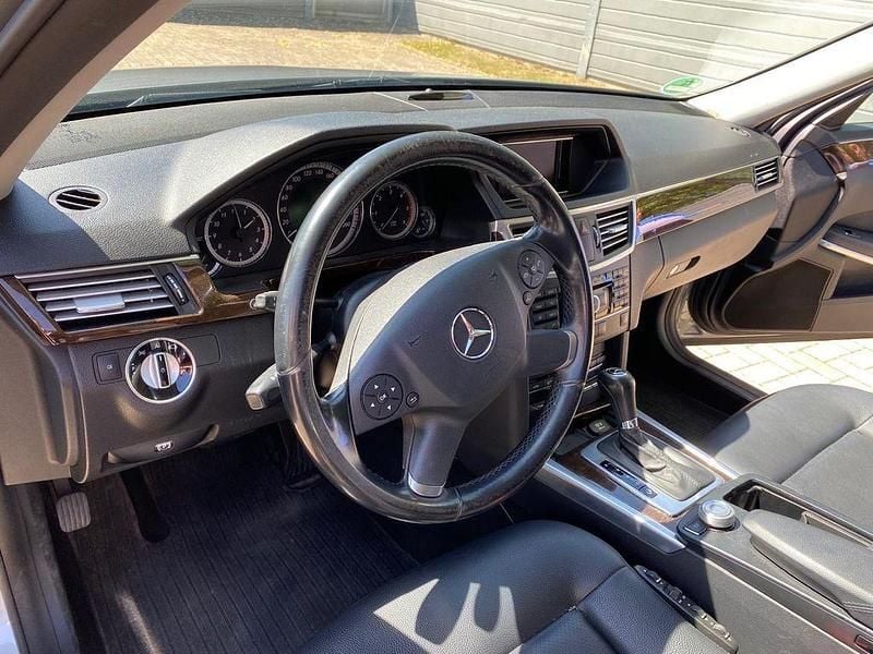 Gebraucht Mercedes E220 170 PS (125 kW) 2010 Grau Limousine